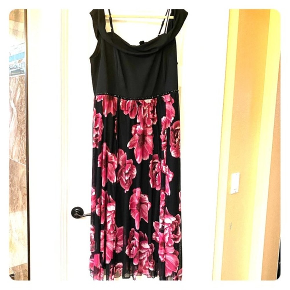 En Focus Studio black and floral dress; size 20W